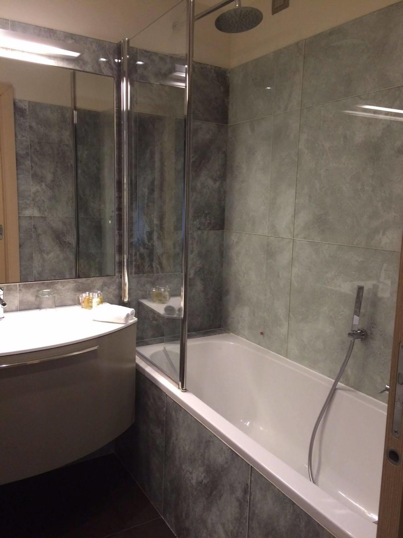 Augustana House And 2* Rom