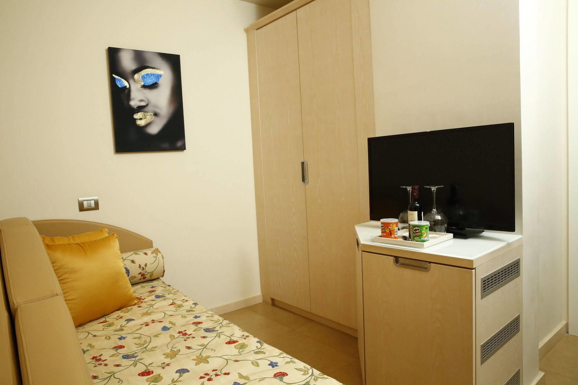 Augustana House And 2* Rom
