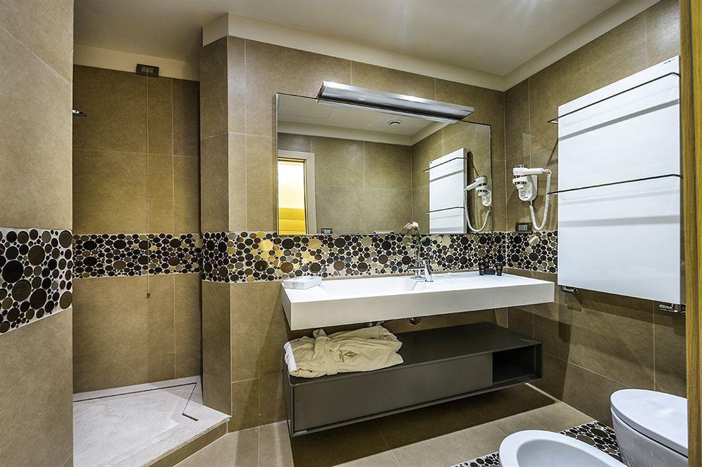Augustana House And 2* Rom